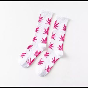 NEW- White / Pink Leaf Print Socks